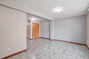 10633 S Ave M, Chicago, IL 60617 - Photo 4