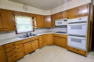 426 Maxwell St, Beecher, IL 60401 - Photo 8