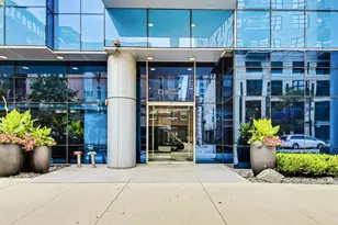 110 W Superior St, Chicago, IL 60654 - Photo 2