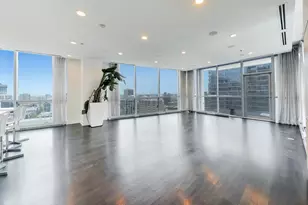 110 W Superior St, Chicago, IL 60654 - Photo 8