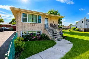 8356 S 78th Ave, Bridgeview, IL 60455 - Photo 2