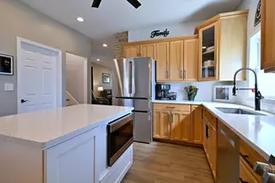 5831 W Leland Ave, Chicago, IL 60630 - Photo 16