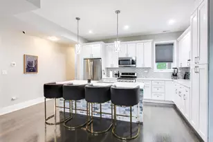 616 E 46th St, Chicago, IL 60653 - Photo 6