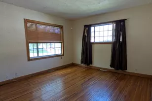 1315 S Rotzler Ave, Freeport, IL 61032 - Photo 2