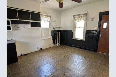 1315 S Rotzler Avenue, Freeport, IL 61032 - Photo 8