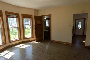1315 S Rotzler Ave, Freeport, IL 61032 - Photo 4
