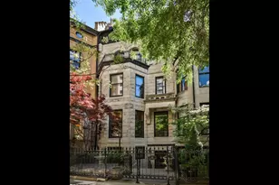 33 E Division St, Chicago, IL 60610 - Photo 2