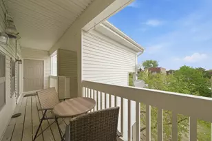150 S Waters Edge Dr, Glendale Heights, IL 60139 - Photo 8