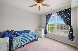 150 S Waters Edge Dr, Glendale Heights, IL 60139 - Photo 14