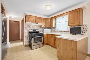5918 S Mason Ave, Chicago, IL 60638 - Photo 8