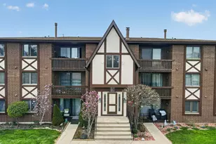 10571 Palos Pl, Palos Hills, IL 60465 - Photo 1