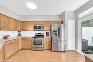 2952 Waters Edge Cir, Aurora, IL 60504 - Photo 16