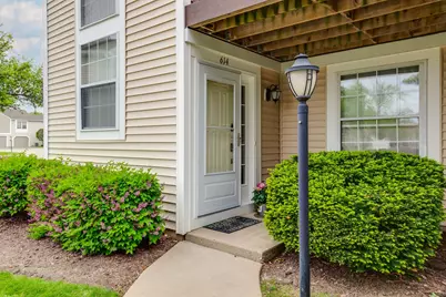 614 Le Parc Circle #22-2, Buffalo Grove, IL 60089 - Photo 2