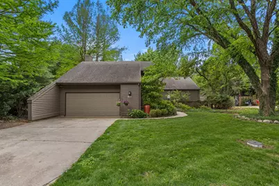 905 Barclay Court, Champaign, IL 61821 - Photo 2