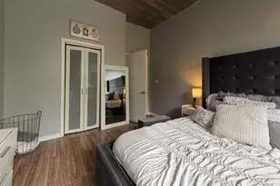 1069 W 14th Pl, Chicago, IL 60608 - Photo 6