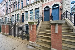 367 W Superior St, Chicago, IL 60654 - Photo 2