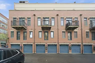 367 W Superior St, Chicago, IL 60654 - Photo 32