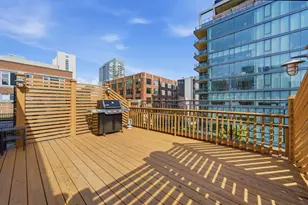 367 W Superior St, Chicago, IL 60654 - Photo 26