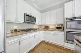 367 W Superior St, Chicago, IL 60654 - Photo 12