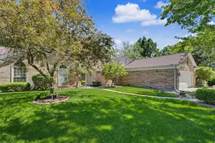 2032 Bentbrook Dr, Champaign, IL 61822 - Photo 2
