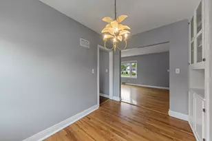109 S Hudson St, Westmont, IL 60559 - Photo 8