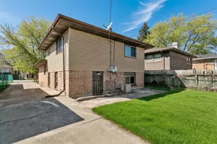 14129 S Hoxie Ave, Burnham, IL 60633 - Photo 2