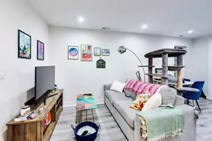 2021 W Shakespeare Ave, Chicago, IL 60647 - Photo 2