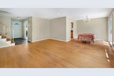 146 Millbrook Lane, Wilmette, IL 60091 - Photo 2