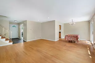 146 Millbrook Ln, Wilmette, IL 60091 - Photo 2