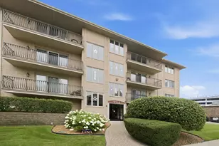 9514 S Kilbourn Ave, Oak Lawn, IL 60453 - Photo 1