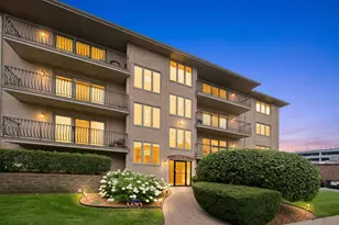 9514 S Kilbourn Ave, Oak Lawn, IL 60453 - Photo 2