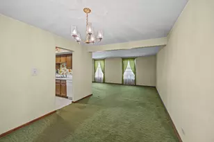 538 Maple Ln, Darien, IL 60561 - Photo 14