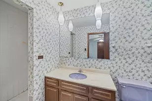 538 Maple Ln, Darien, IL 60561 - Photo 12