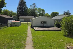 409 16th Ave, Sterling, IL 61081 - Photo 4