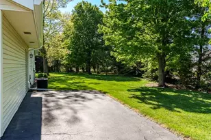 984 Rockhampton Dr, Rockford, IL 61102 - Photo 4