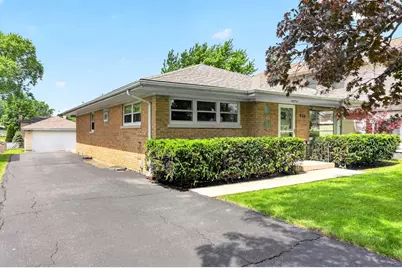924 S Hillcrest Avenue, Elmhurst, IL 60126 - Photo 2