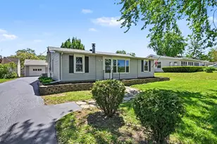 710 S Loucks St, Aurora, IL 60505 - Photo 2