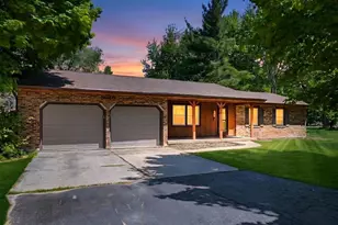 5645 S Beebe Dr, Rochelle, IL 61068 - Photo 2