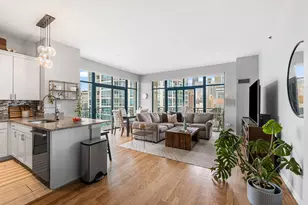 340 W Superior St, Chicago, IL 60654 - Photo 2