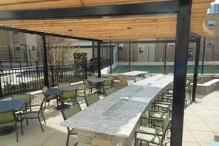 3930 N Pine Grove Ave, Chicago, IL 60613 - Photo 10