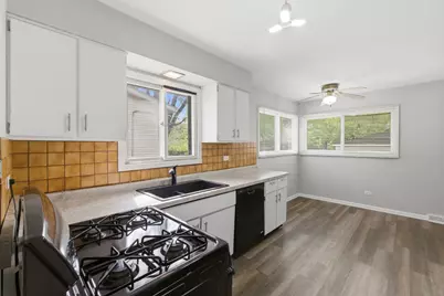 579 Dawes Avenue, Glen Ellyn, IL 60137 - Photo 10