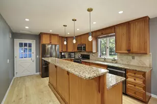 980 Brand Ln, Deerfield, IL 60015 - Photo 8