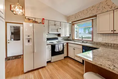201 E Monroe Avenue, Villa Park, IL 60181 - Photo 6