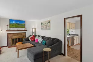 735 Kirkwood Ave, Winthrop Harbor, IL 60096 - Photo 4