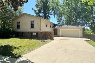 641 Webster St, Algonquin, IL 60102 - Photo 1