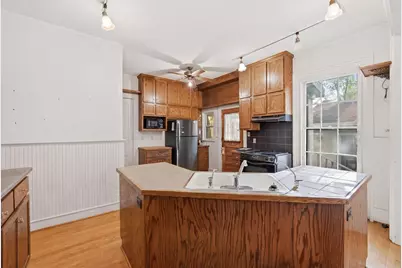 305 Somonauk Street, Sycamore, IL 60178 - Photo 8