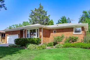 427 S Waterman Ave, Arlington Heights, IL 60004 - Photo 2