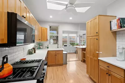 5004 N Tripp Avenue, Chicago, IL 60630 - Photo 4