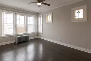 3126 W Eddy St, Chicago, IL 60618 - Photo 2