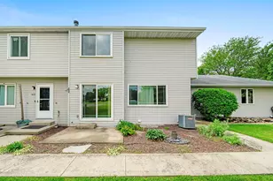 1837 Kerrybrook Ct, Sycamore, IL 60178 - Photo 2